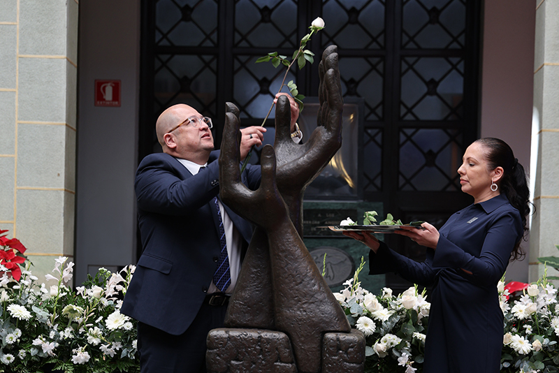 Un acto por la memoria, la verdad y la paz: Distinción del Cambio de la Rosa a la FAFG